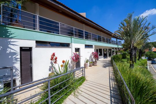 Área comum - Rampa de acesso para PcD de casa de condomínio para alugar com 3 quartos, 115m² em Granja Viana, Cotia
