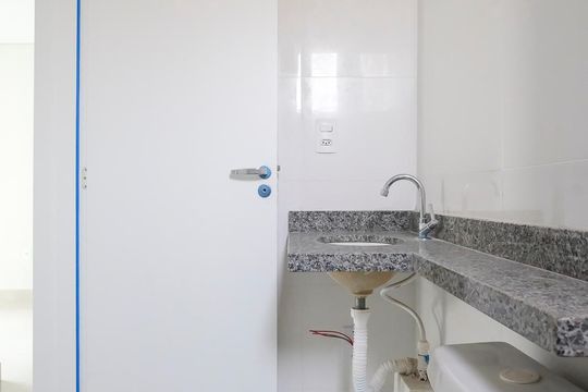 Banheiro de apartamento à venda com 2 quartos, 50m² em Rudge Ramos, São Bernardo do Campo