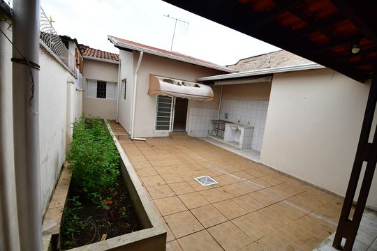 Quintal de casa à venda com 4 quartos, 119m² em Bonfim, Campinas