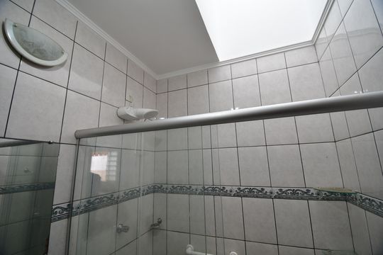 Banheiro de casa à venda com 4 quartos, 119m² em Bonfim, Campinas