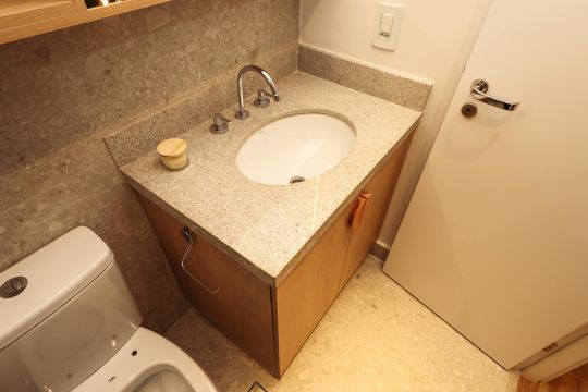 Banheiro de kitnet/studio para alugar com 1 quarto, 24m² em Ipiranga, São Paulo