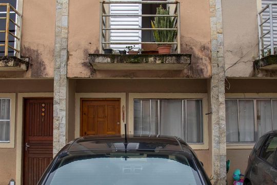 Fachada de casa à venda com 2 quartos, 66m² em Itaquera, São Paulo