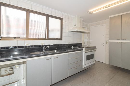Cozinha de apartamento para alugar com 3 quartos, 151m² em Vila Nova Conceição, São Paulo