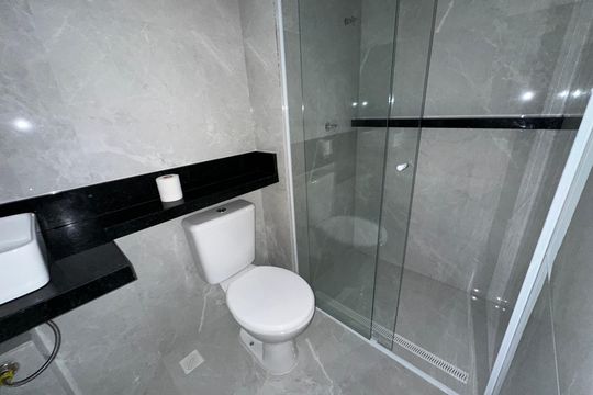 Banheiro Social de apartamento para alugar com 2 quartos, 55m² em Jardim Maria Helena, Barueri