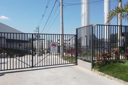 Fachada de apartamento à venda com 2 quartos, 48m² em Jacarepaguá, Rio de Janeiro