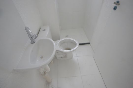 Banheiro de apartamento à venda com 2 quartos, 48m² em Jacarepaguá, Rio de Janeiro