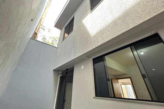Casa à venda com 2 quartos, 100m² em Cândida Ferreira, Contagem