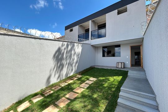 Casa à venda com 2 quartos, 100m² em Cândida Ferreira, Contagem