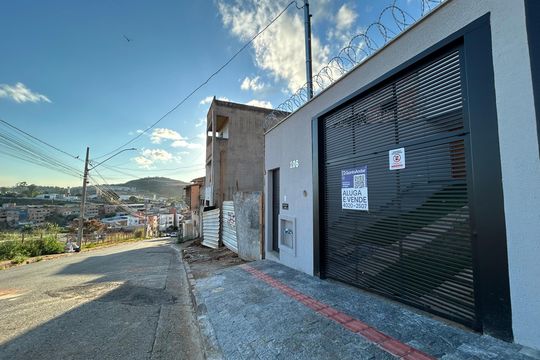 Casa à venda com 2 quartos, 100m² em Cândida Ferreira, Contagem