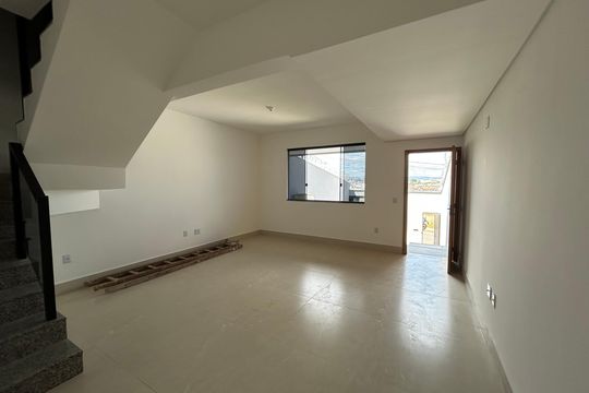 Casa à venda com 2 quartos, 100m² em Cândida Ferreira, Contagem