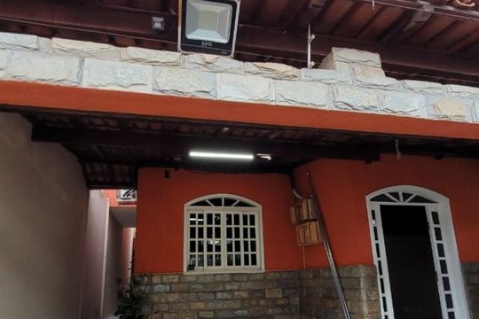 Fachada de casa à venda com 3 quartos, 220m² em Tirol, Contagem