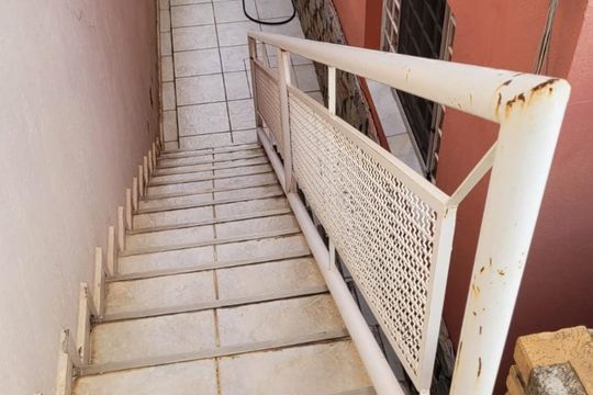 Escada de casa à venda com 3 quartos, 220m² em Tirol, Contagem