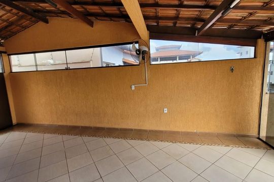 Área Externa de casa à venda com 3 quartos, 220m² em Tirol, Contagem