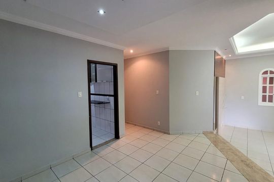 Casa à venda com 3 quartos, 220m² em Tirol, Contagem