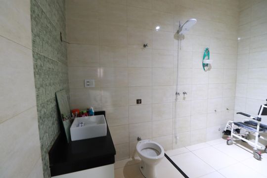 Banheiro  de casa para alugar com 2 quartos, 230m² em Parque Ribeirao Preto, Ribeirão Preto
