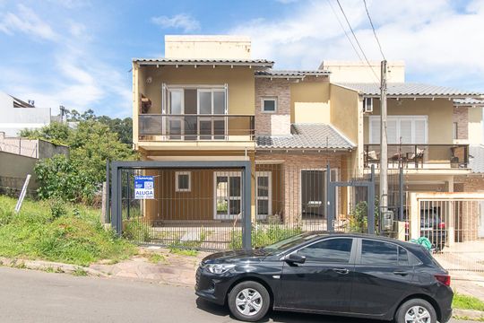 Fachada de casa para alugar com 3 quartos, 180m² em Guarujá, Porto Alegre
