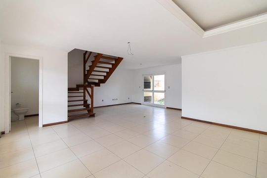 Sala de casa para alugar com 3 quartos, 180m² em Guarujá, Porto Alegre