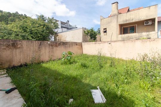 Quintal de casa para alugar com 3 quartos, 180m² em Guarujá, Porto Alegre