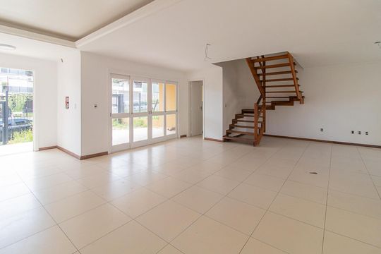 Casa para alugar com 3 quartos, 180m² em Guarujá, Porto Alegre