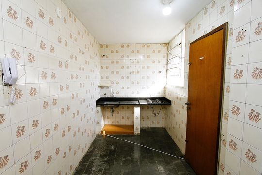 Cozinha de casa de condomínio à venda com 2 quartos, 75m² em Alto dos Pinheiros, Belo Horizonte