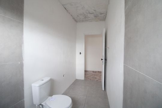 Banheiro de casa para alugar com 2 quartos, 80m² em Cidade Dutra, São Paulo