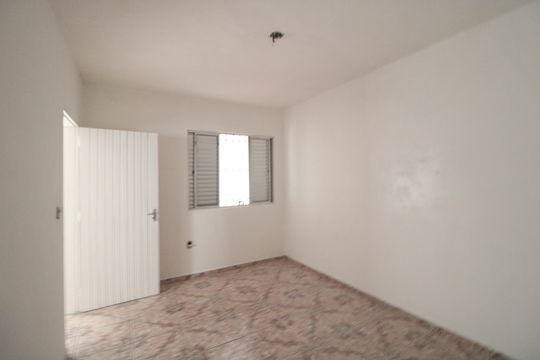 Quarto 1 de casa para alugar com 2 quartos, 80m² em Cidade Dutra, São Paulo