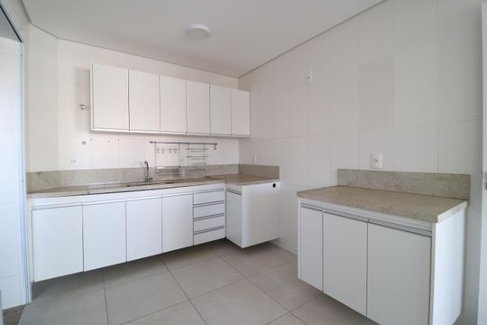 Cozinha de apartamento para alugar com 3 quartos, 119m² em Saraiva, Uberlândia