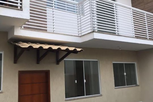 Fachada de casa à venda com 2 quartos, 70m² em Jardim Sulacap, Rio de Janeiro