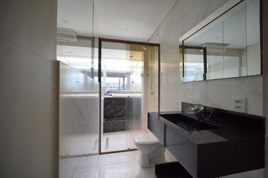 Banheiro da Suíte  de apartamento para alugar com 3 quartos, 1279797m² em Ingleses do Rio Vermelho, Florianópolis
