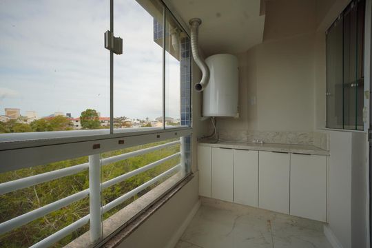 Área de Serviço  de apartamento para alugar com 3 quartos, 1279797m² em Ingleses do Rio Vermelho, Florianópolis
