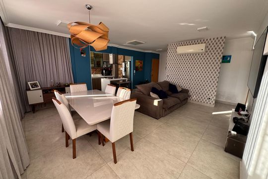 Sala de apartamento à venda com 2 quartos, 85m² em Qs 5, Brasília