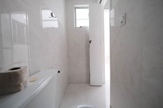 Lavabo de casa de condomínio para alugar com 2 quartos, 100m² em Jardim Matarazzo, São Paulo
