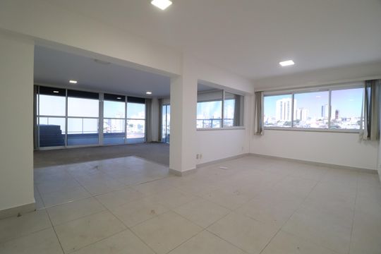Apartamento para alugar com 4 quartos, 240m² em Saraiva, Uberlândia