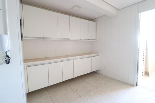 Cozinha de apartamento para alugar com 4 quartos, 240m² em Saraiva, Uberlândia