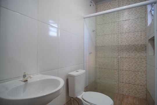 Banheiro de casa à venda com 2 quartos, 56m² em Canudos, Novo Hamburgo