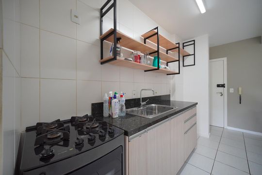 Cozinha  de apartamento para alugar com 1 quarto, 53m² em Itacorubi, Florianópolis