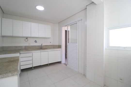 Cozinha de apartamento para alugar com 3 quartos, 112m² em Saraiva, Uberlândia