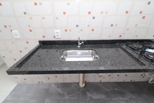 Cozinha de apartamento à venda com 2 quartos, 45m² em Jardim Helian, São Paulo