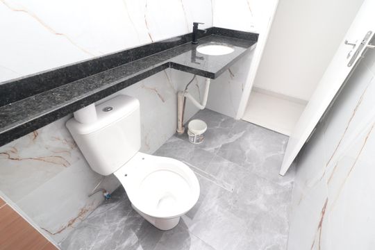 Banheiro de apartamento à venda com 2 quartos, 45m² em Jardim Helian, São Paulo