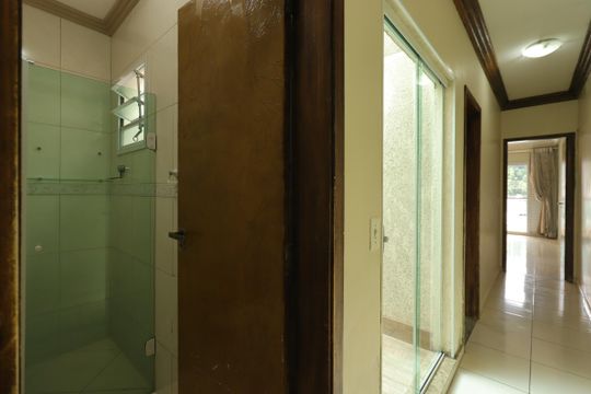 Corredor do segundo piso de casa à venda com 3 quartos, 120m² em Vila Bela Vista, Santo André