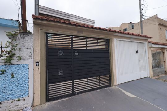 Fachada de casa à venda com 3 quartos, 120m² em Vila Bela Vista, Santo André