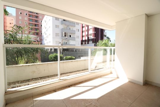 Varanda de apartamento para alugar com 3 quartos, 109m² em Saraiva, Uberlândia