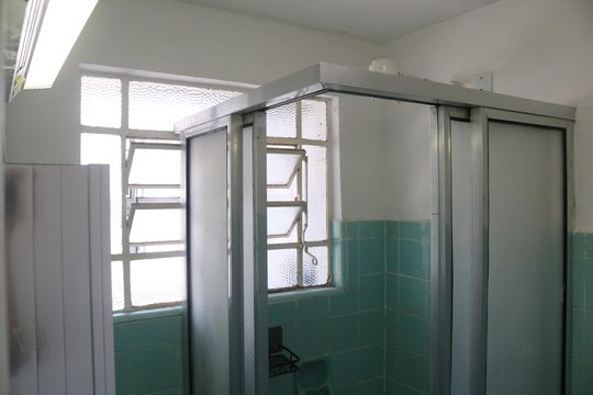 Banheiro de apartamento para alugar com 2 quartos, 48m² em Perdizes, São Paulo