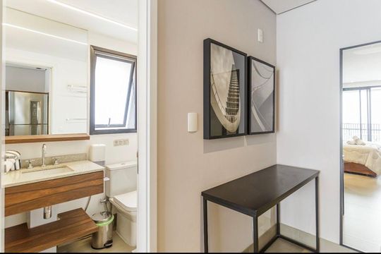 Banheiro de kitnet/studio para alugar com 1 quarto, 32m² em Vila Nova Conceição, São Paulo