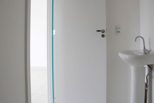 Banheiro de apartamento à venda com 2 quartos, 40m² em Vila Carmosina, São Paulo