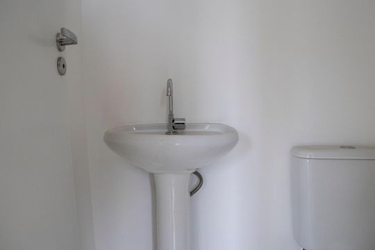 Banheiro de apartamento à venda com 2 quartos, 40m² em Vila Carmosina, São Paulo