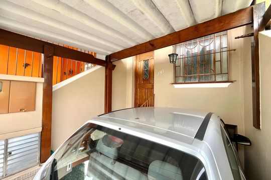 Garagem de casa à venda com 2 quartos, 105m² em Mirandópolis, São Paulo
