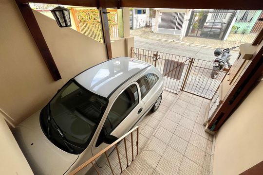 Garagem de casa à venda com 2 quartos, 105m² em Mirandópolis, São Paulo