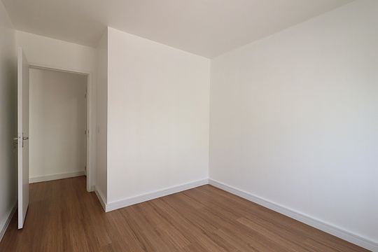 Quarto  de apartamento à venda com 1 quarto, 53m² em Vila Ipiranga, Porto Alegre