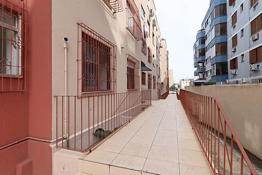 Fachada dos Blocos de apartamento à venda com 1 quarto, 53m² em Vila Ipiranga, Porto Alegre
